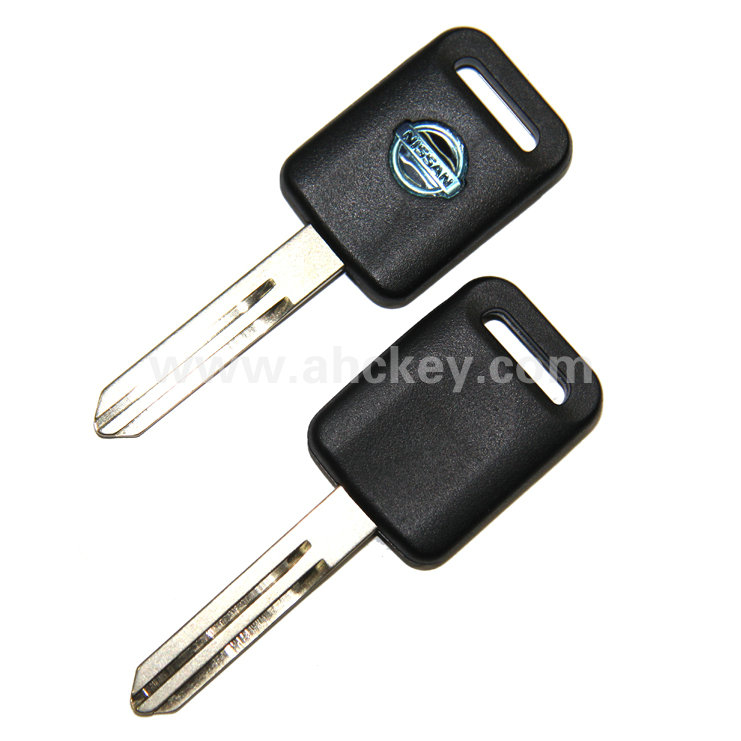 Nissan LIVINA  chip key 